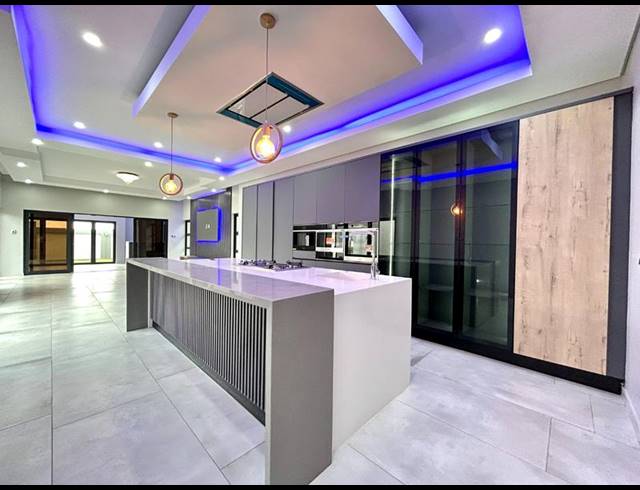 5 BEDROOM HOUSE FOR SALE IN SIX FOUNTAINS RESIDENTIAL ESTATE